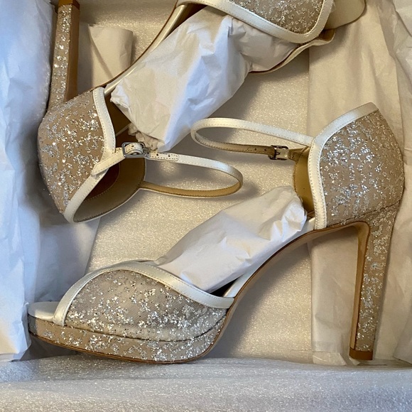 Jimmy Choo size 9 purchased for wedding and worn once paid 950 - Picture 6 of 7